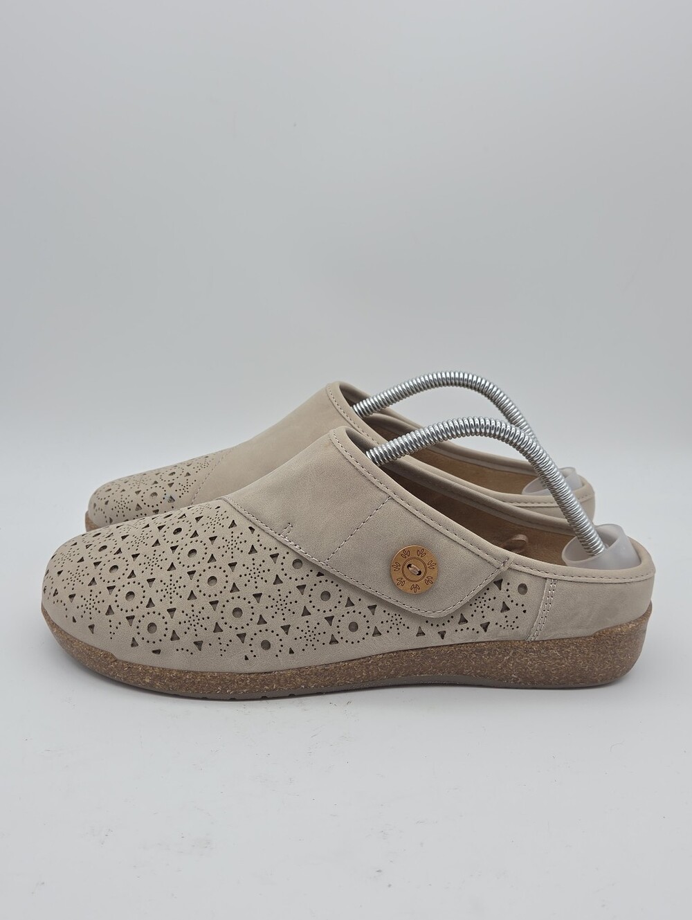 Earth Origins Erinn Clogs Women's Size 10 Wide Beige